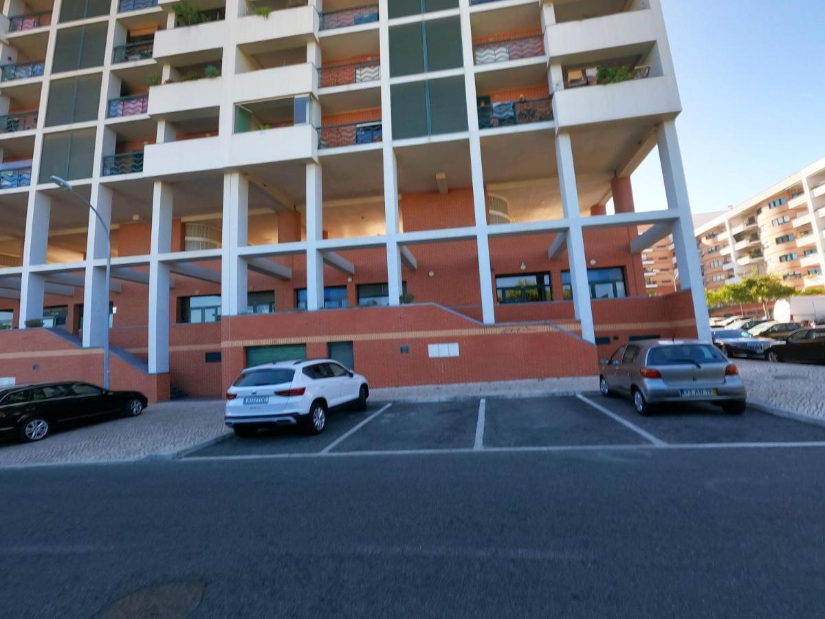 Lisbon 2 Bedroom Apartment With Balcony In Alges Exterior photo